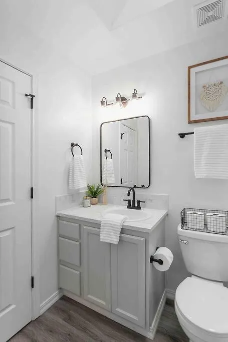 Private Newly Renovated Studio W Private Parking! Portland