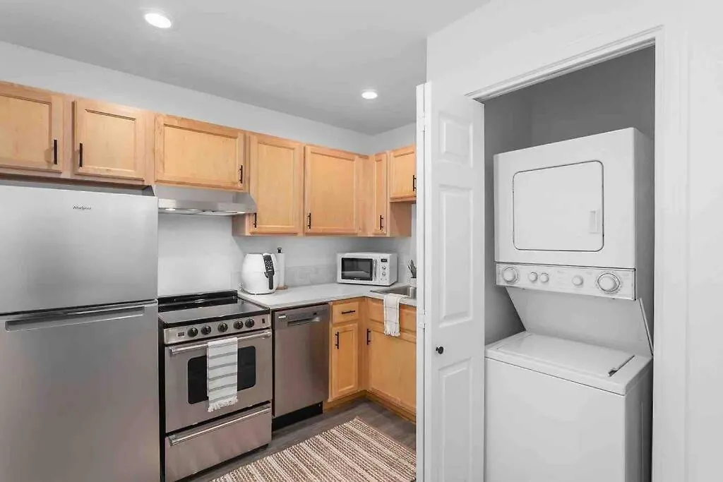 Private Newly Renovated Studio W Private Parking! Portland