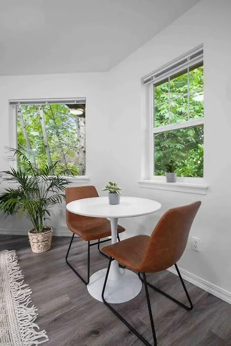 Private Newly Renovated Studio W Private Parking! Portland Apartment